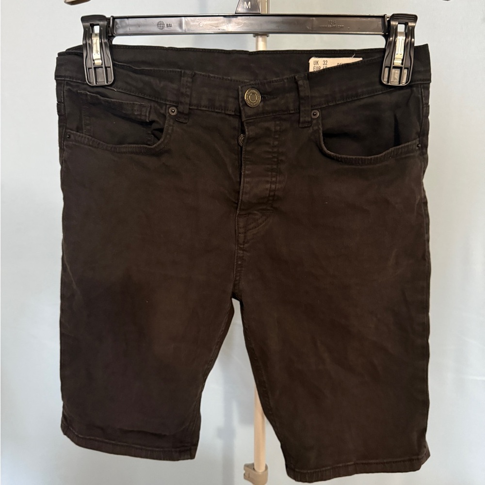 Denim&Co Black Jean Shorts Slim Fit. Stretch Denim. Size 32.